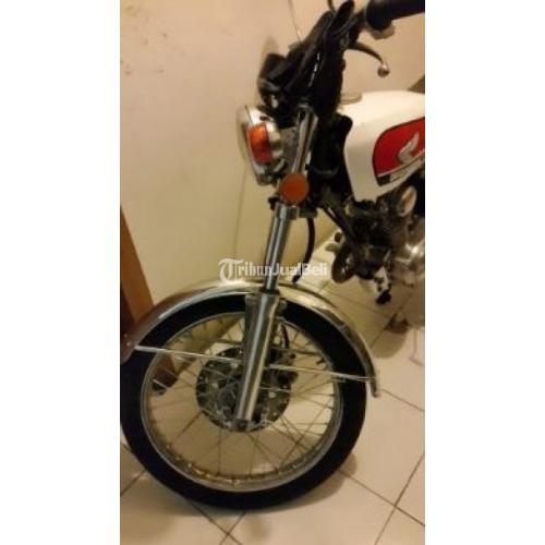 Honda CB Glatik Antik Full Restorasi Second Warna Putih Honda CB Glatik Antik Full Restorasi Second Warna Putih