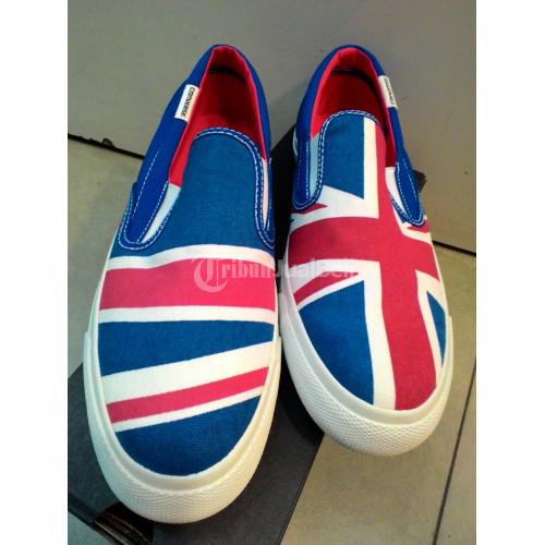 sepatu converse slip on