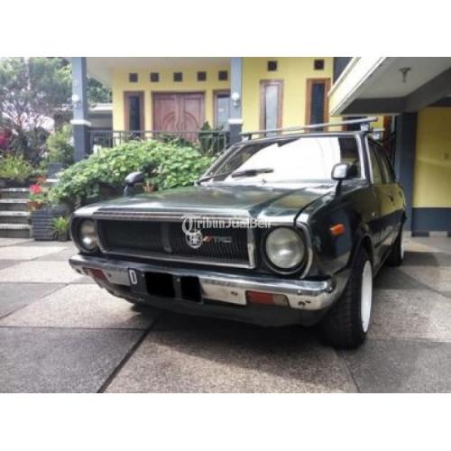 Mobil Antik F S Corolla Tahun 1970 Warna  Hijau  Metalik 