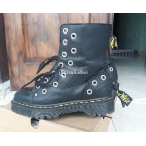 dr martens daria stone boots