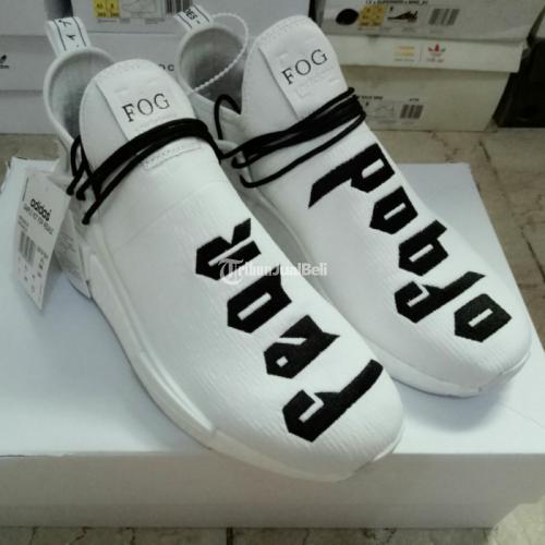 sepatu human race