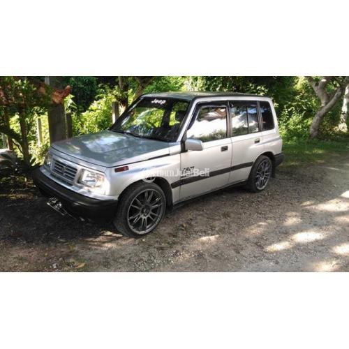 Mobil Suzuki Escudo Bekas  1994 Warna Silver Mulus AC 