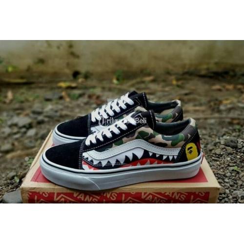 sepatu vans x bape