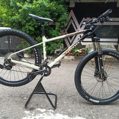 Sepeda Gunung Polygon Xtrada 6 2022 Size M upgrade Harga 