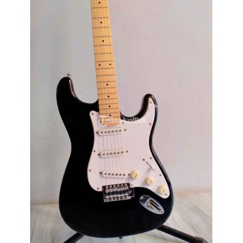 Gitar Listrik Fender Stratocaster Hitam Putih Barang Baru