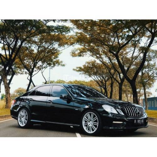 Mercedes Benz E200 E63 W212 AMG Bekas Terawat Warna Hitam 