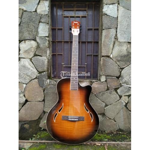 Jual Gitar Akustik Taylor T5 Custom Suara Jernih Dan Senar Ceper Di Bekasi Tribunjualbeli Com