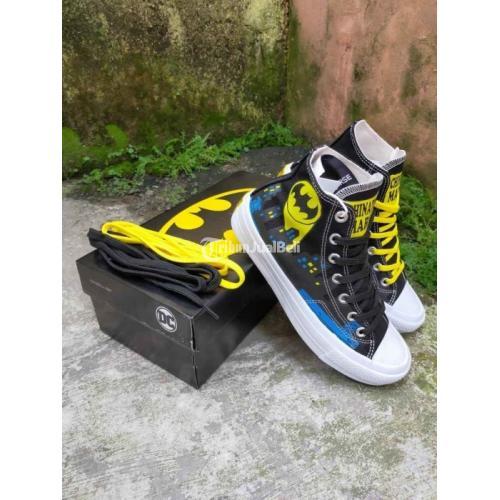  Sepatu  Converse  X Batman High Kondisi Baru Harga Rp 300K 