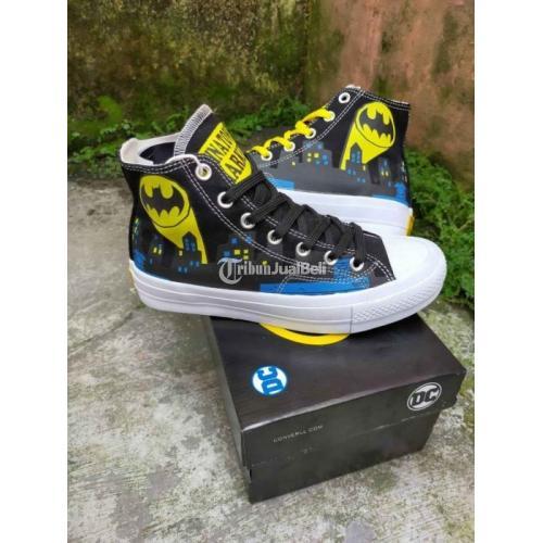  Sepatu  Converse  X Batman High Kondisi Baru Harga Rp 300K 