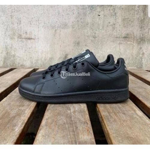  Sepatu  Sneakers  Adidas Stan Smith All Black Size 8 UK 