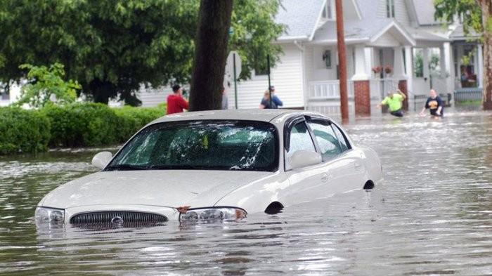 Tips Mengetahui Mobil  Bekas yang Pernah Terkena  Banjir  