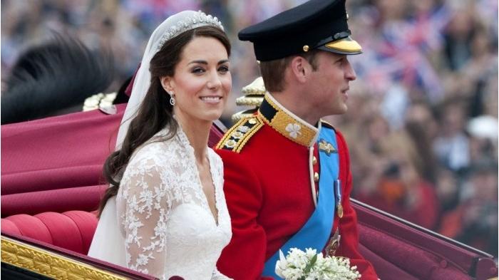 Deretan Perhiasan Mewah yang Diterima Kate Middleton dari ...