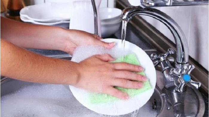Untuk Menjaga Kebersihan, Begini Cara Membersihkan Peralatan Makan dengan  Benar - Blog TribunJualBeli.com