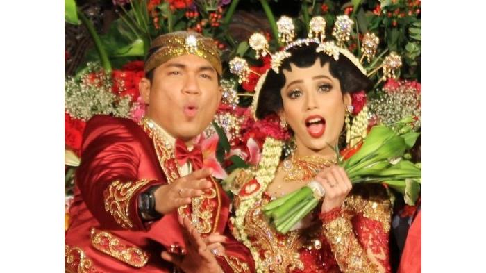 Resmi Menikah, Seperti Ini Perjalanan Cinta Rizal Armada dan Istri