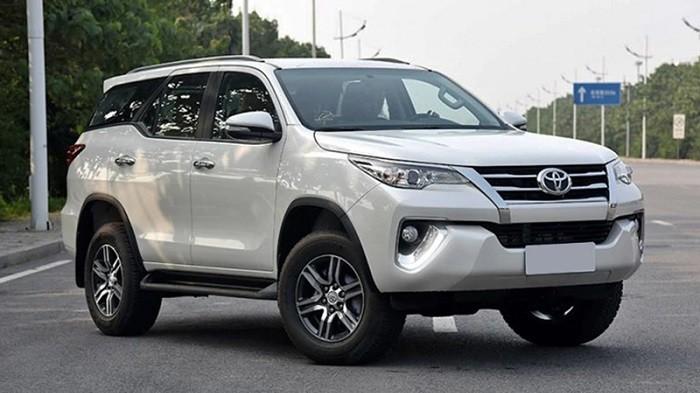 Cocok Buat Off Road Simak Daftar Mobil  Toyota Fortuner  