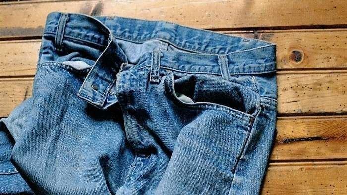  Cara  Mudah  Keringkan Celana Jeans  Saat Musim Hujan Agar 