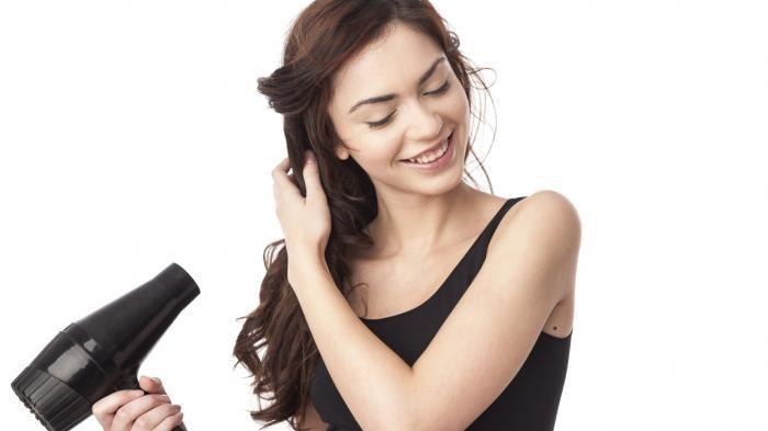 Wajib Tahu Girls, Begini Trik Mengeringkan Rambut dengan Hair Dryer