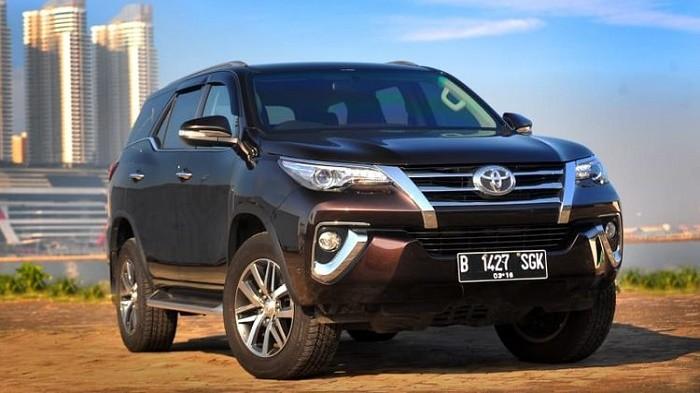 Cek Harga  Mobil  SUV Bekas Toyota Fortuner Tahun  2009 