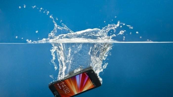 cara mudah perbaiki handphone yang terendam air | Tribunwow