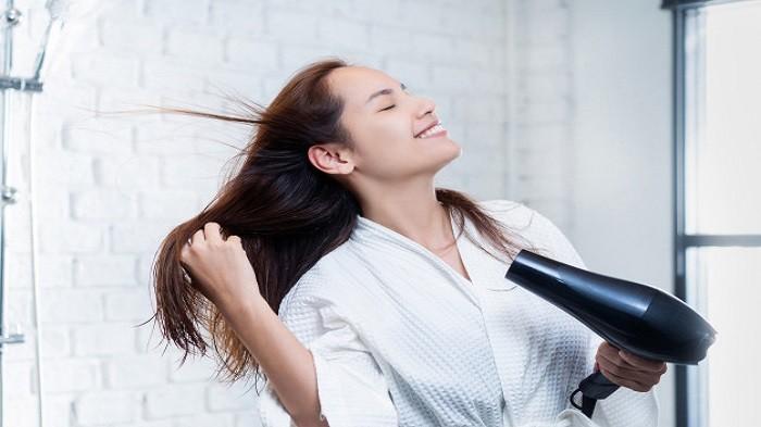 Tips Aman Mengeringkan Rambut Menggunakan Hair Dryer - Blog